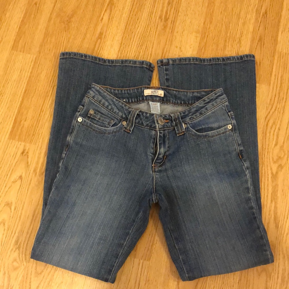 Euc flared leg jeans size 5 short